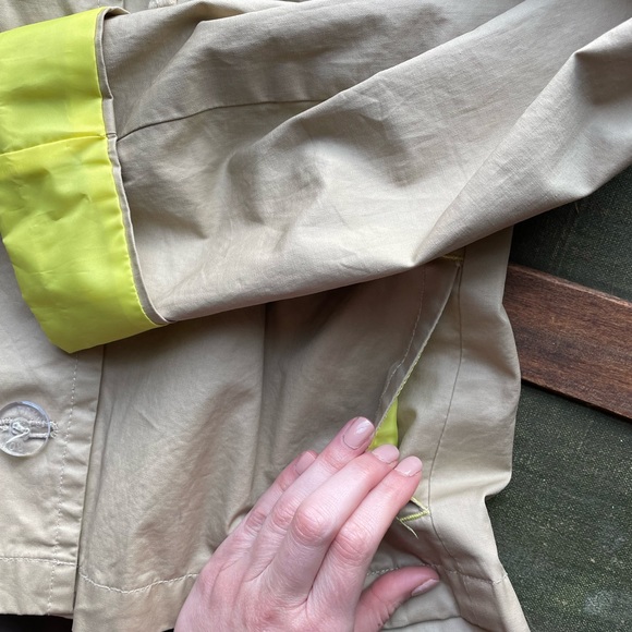 Roxy lightweight spring jacket with pop of color - Picture 3 of 5